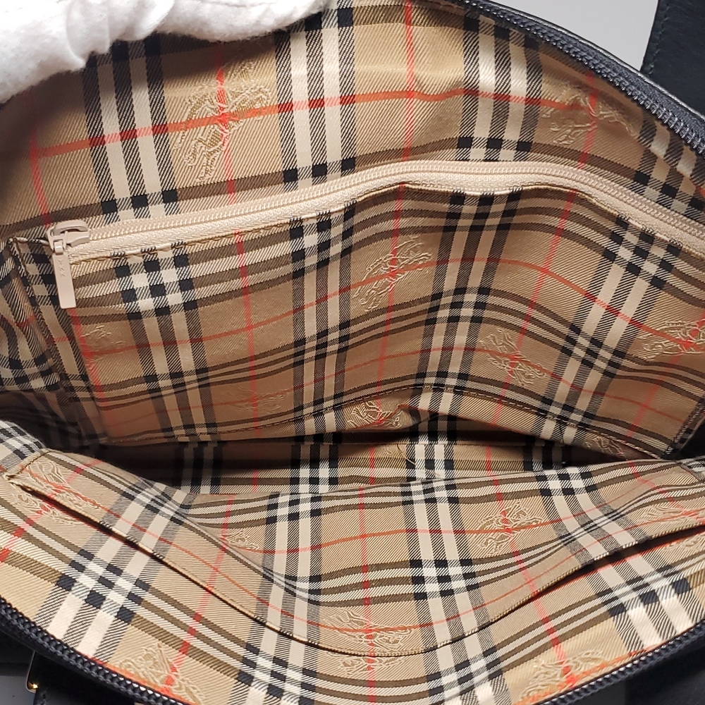 Authentic Vintage Burberry Plaid Interior Handbag With COA - Picture 2 of 15